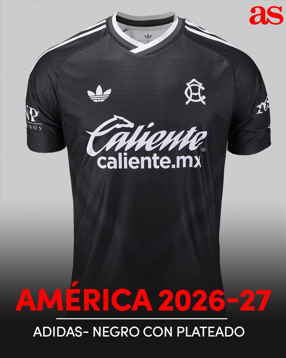 ASMexico's tweet photo. 𝗡𝗢, 𝗘𝗟 𝗔𝗠É𝗥𝗜𝗖𝗔 𝗡𝗢 𝗙𝗨𝗘 𝗘𝗟 𝗣𝗥𝗜𝗠𝗘𝗥𝗢 🖤⚽

El jersey negro del América 2026-27 está dando de qué hablar, pero este color ya había dejado camisetas inolvidables en la Liga MX… incluso en el propio Club América.

Antes de esta nueva equipación de adidas, las Águilas ya habían apostado por el negro en 2021-22 con Nike, acompañado por detalles en tonos verde/turquesa.
Y la lista va mucho más allá de Coapa.

Chivas tuvo en 2012-13 una tercera camiseta negra con detalles blancos y grises; Tigres sorprendió en 2016-17 con una combinación negra y dorada; Rayados también vistió de negro aquella temporada y Pumas hizo lo propio en 2022-23 con detalles dorados. 🔥
Ahora, América recupera el negro en 2026-27 con un diseño inspirado en aquella clásica “V” que marcó parte de su historia.

𝗘𝗟 𝗡𝗘𝗚𝗥𝗢 𝗡𝗢 𝗘𝗦 𝗡𝗨𝗘𝗩𝗢… 𝗣𝗘𝗥𝗢 𝗦𝗜𝗘𝗠𝗣𝗥𝗘 𝗛𝗔𝗖𝗘 𝗥𝗨𝗜𝗗𝗢.