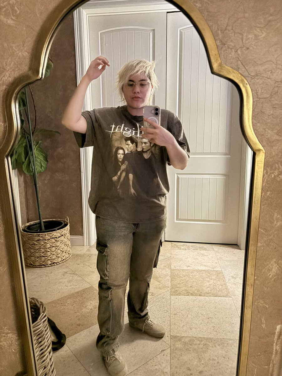 1iftedb's tweet photo. oh yea I’m blonde now 💁🏼‍♀️ https://t.co/2aeiJVGBta