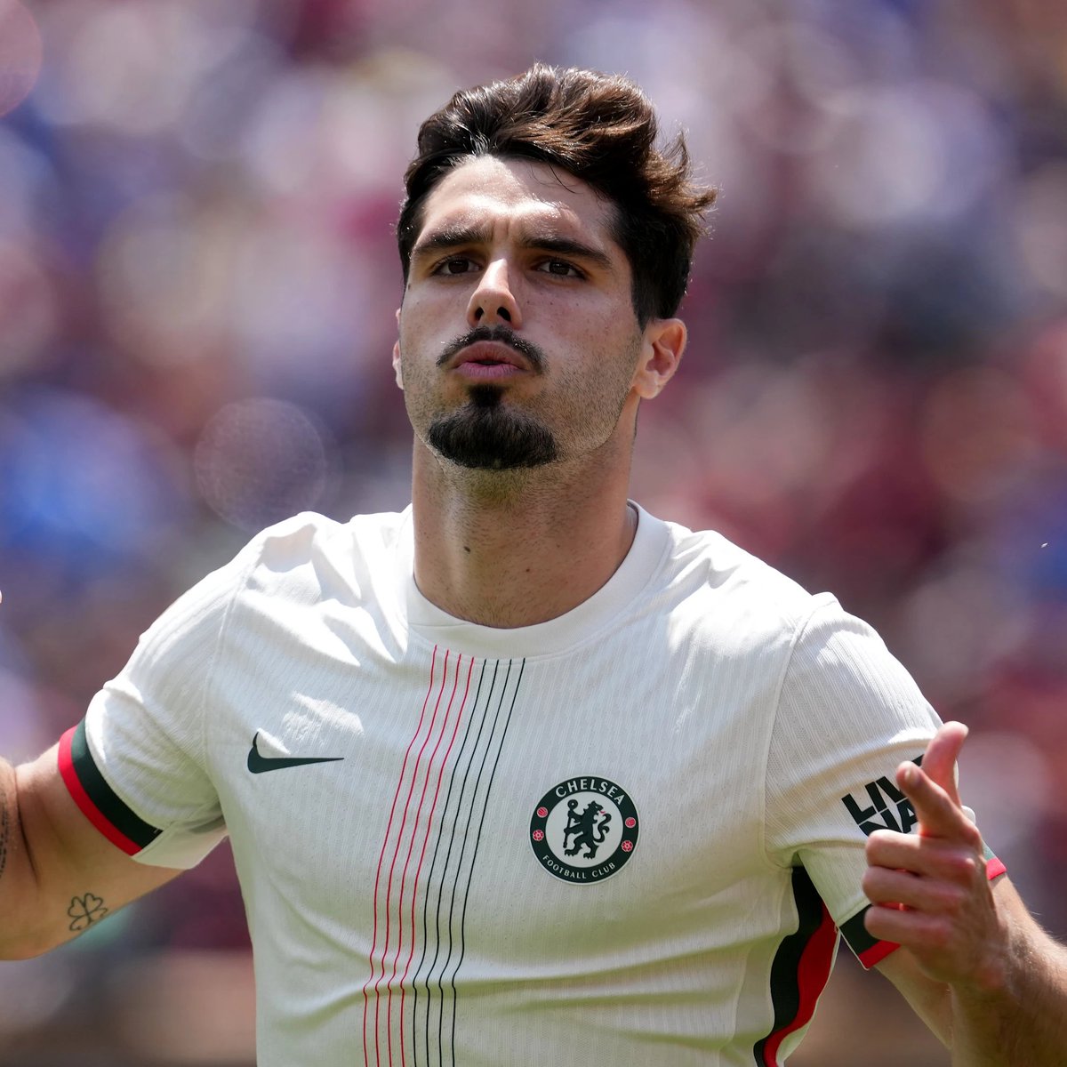 TouchlineX's tweet photo. 🚨 𝗡𝗘𝗪: There is currently a significant difference in valuation between Manchester City and Chelsea over a potential deal for Pedro Neto. 

Chelsea have no plans to lower their asking price for the Portuguese winger.

— @FabrizioRomano https://t.co/BNZu9cAIXx