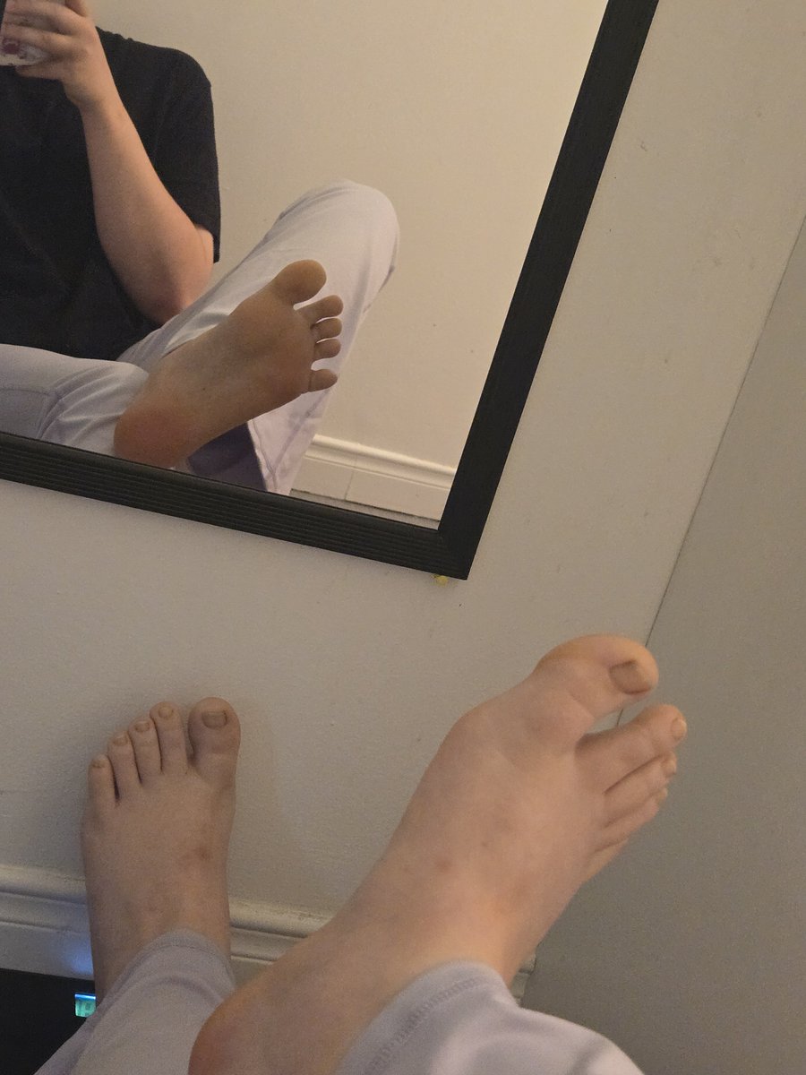 RoseOwOMoon's tweet photo. My feet work hard to make money, but I want to make you harder with them too, please come talk to me and see what we can do together 😉😊 #cutefeet #feetfinder #feetforsale #feetmodel #soles #footfetishnation #feetpicnseller #FootCare #feetpics #noSocks https://t.co/K7RocuxRBR