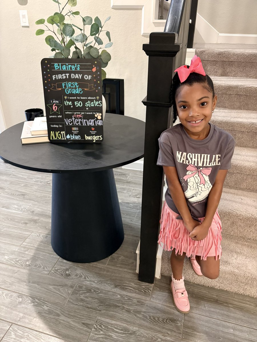 E_Bennett4's tweet photo. First things first☝🏽…Blaire is officially a 1st grader! Have an amazing year my BlaireBear 🩷 #FBISD #MakingHerMark #FBISDFirstDay https://t.co/YoSB7OkBc1