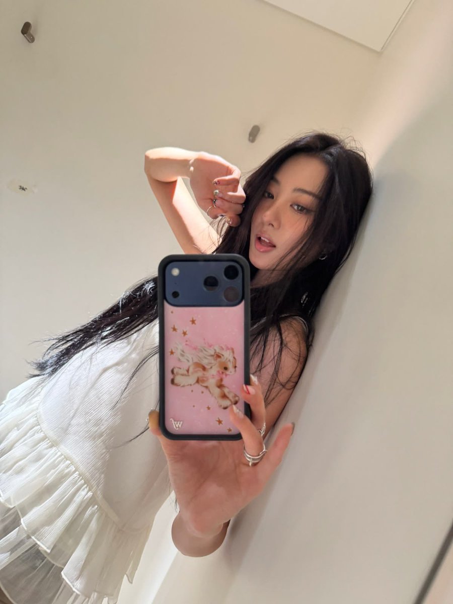 J0eyJuni0r's tweet photo. Wait awwwni love the lil strawberry :c https://t.co/ccP07tF3ol