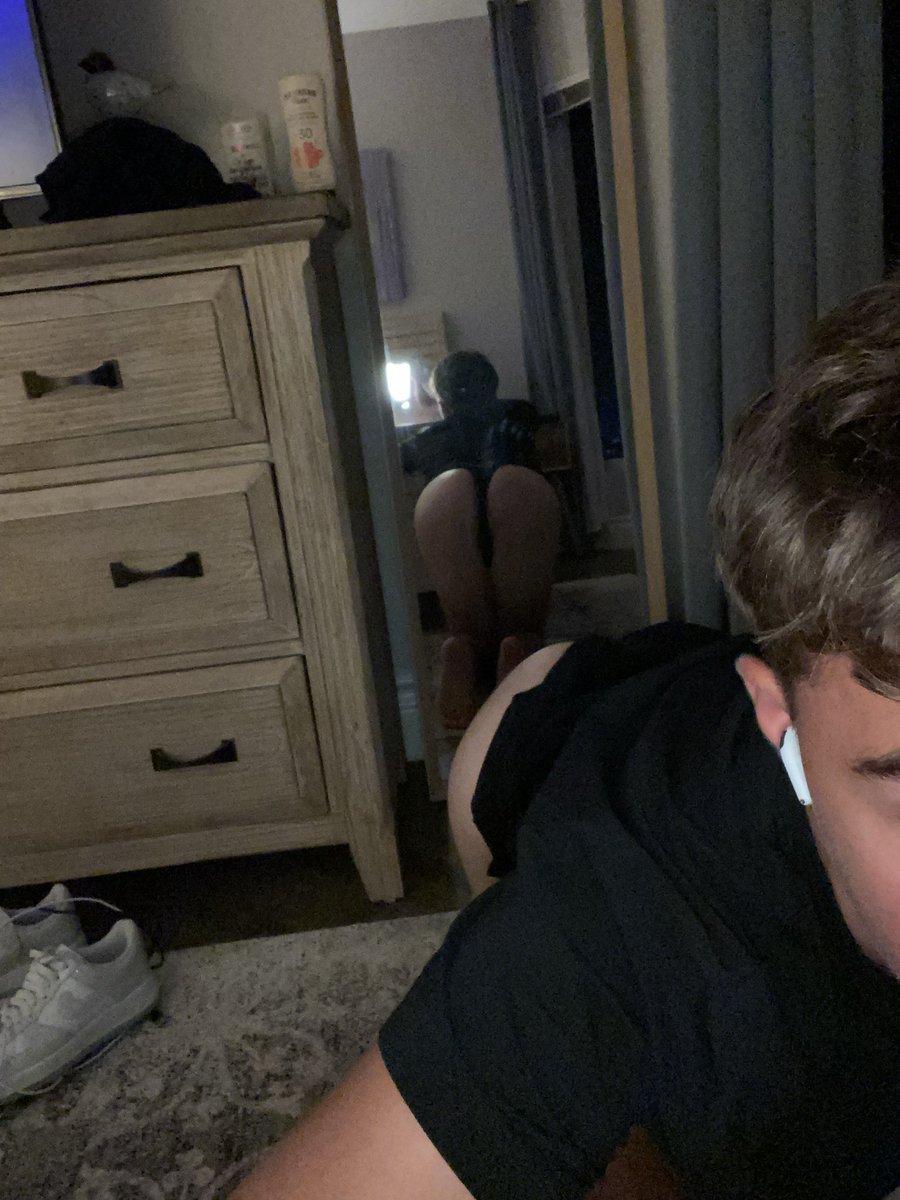 LucaMooniqs's tweet photo. Hi, im new and excited to take my clothes off for you #young #gay #horny #twink https://t.co/MxnTFfwE9e