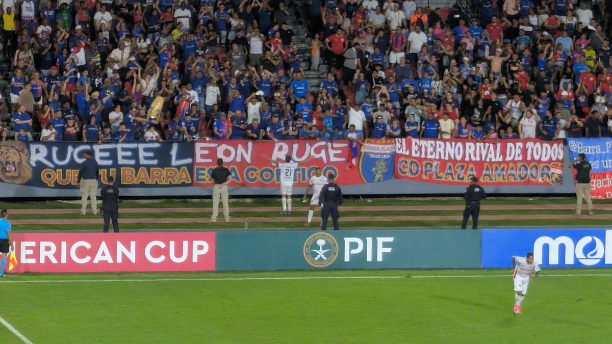 BitacoraPma's tweet photo. 68' #CopaCentroamericana #PLAvsXEL ¡GOOOOOL del @cdplazaamador!

Davis Murillo saco un potente disparo desde la frontal del área y el balón fue al fondo de la redes para aumentar la ventaja de los Leones.

PLA 4-2 XEL https://t.co/nUBW0xq8Zl
