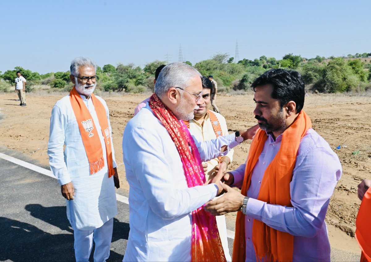 Hiteshchaudhari's tweet photo. ભારતીય જનતા પાર્ટી, ગુજરાતના પ્રદેશ અધ્યક્ષ શ્રી જગદીશભાઈ વિશ્વકર્માને જન્મદિવસની ખૂબ ખૂબ શુભકામનાઓ.
@iJagdishBJP 

#HBDayJagdishVishwakarma https://t.co/XxfHsRvgVP