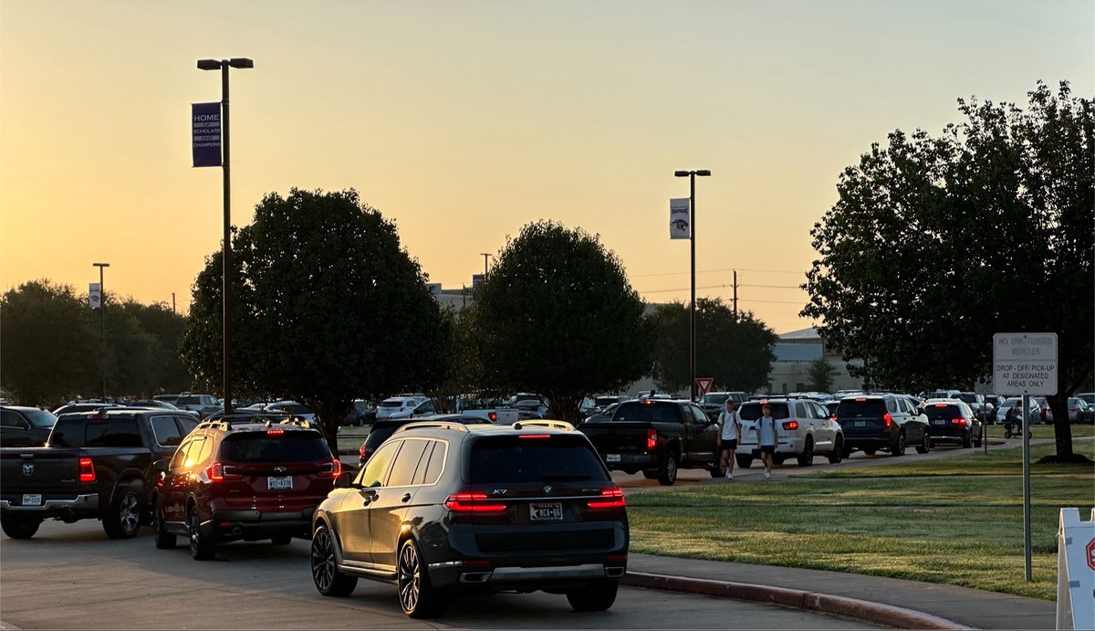 RPHS_Panthers10's tweet photo. @RGAPMobileLive @RPHS_CCR 🎯#BackToSchool26 🎯: Cars, cars, and more cars…! Welcome to our 1st day of school!#BeInnovative #BeIntentional #BeInclusive #EveryPantherEveryDay @RGAPMobileLive @RPHS_CCR #ALLIn26 #MakeYourMark https://t.co/d7GL9W448Z