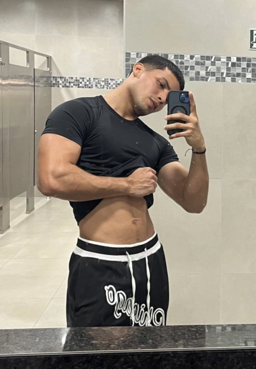 Bradrian07's tweet photo. Hace calor🥵 https://t.co/saZMWonQc0
