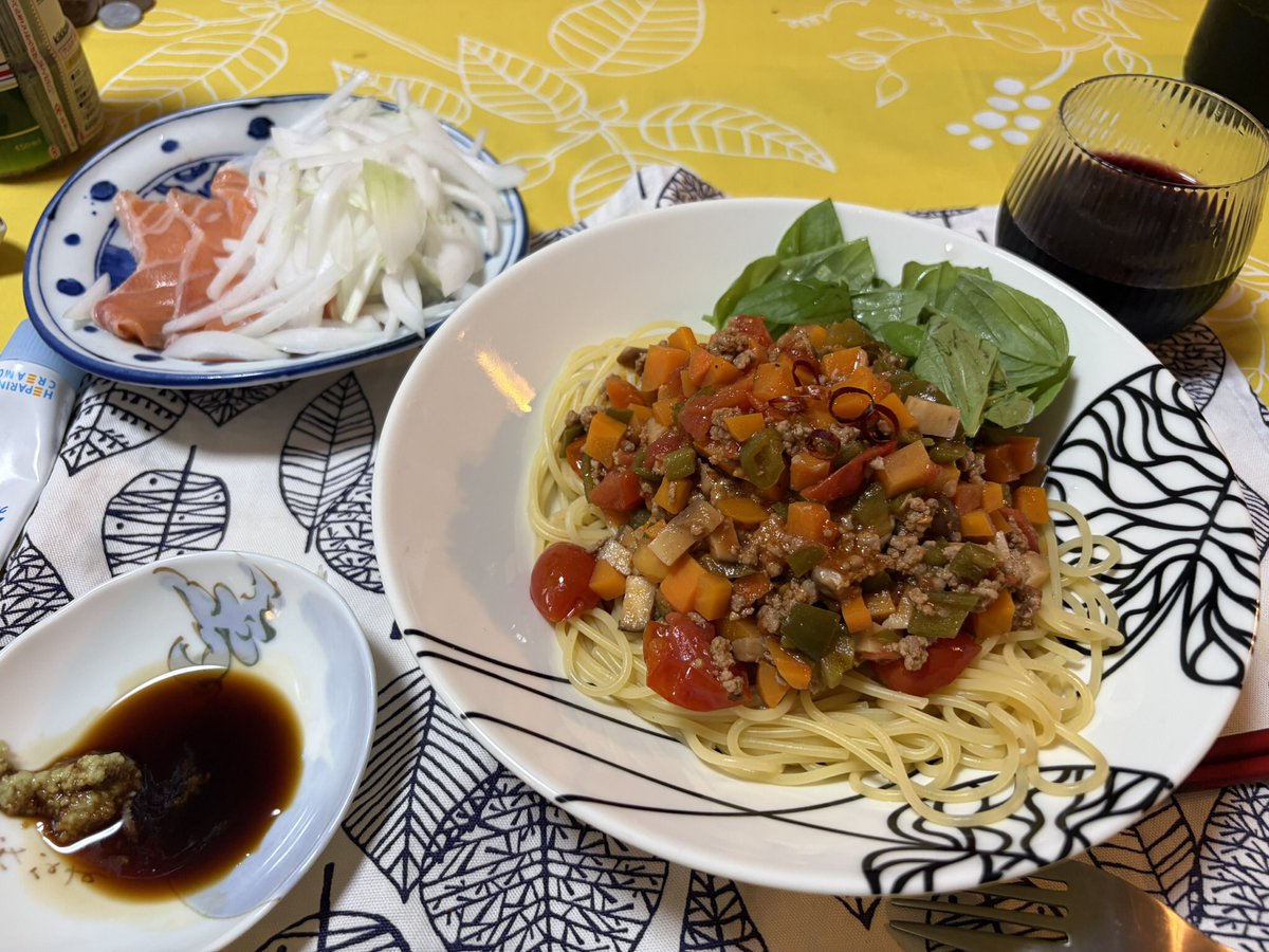 zerosikiBOY's tweet photo. 昨晩作ったミートソースの余りでやんす
美味いけどもっとこうパスタとソースが一体化してくれるよう努力するべきだったかも https://t.co/CXWmLF6w15