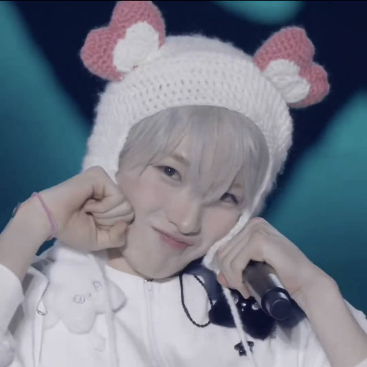 threeeku's tweet photo. 머리에 뭘 쓰면 두배로 귀여워지는 됮이 볼 사람
(⸝⸝σ̴̶̷̤ ɞ σ̴̶̷̤⸝⸝) https://t.co/nSe9k7Q6f7