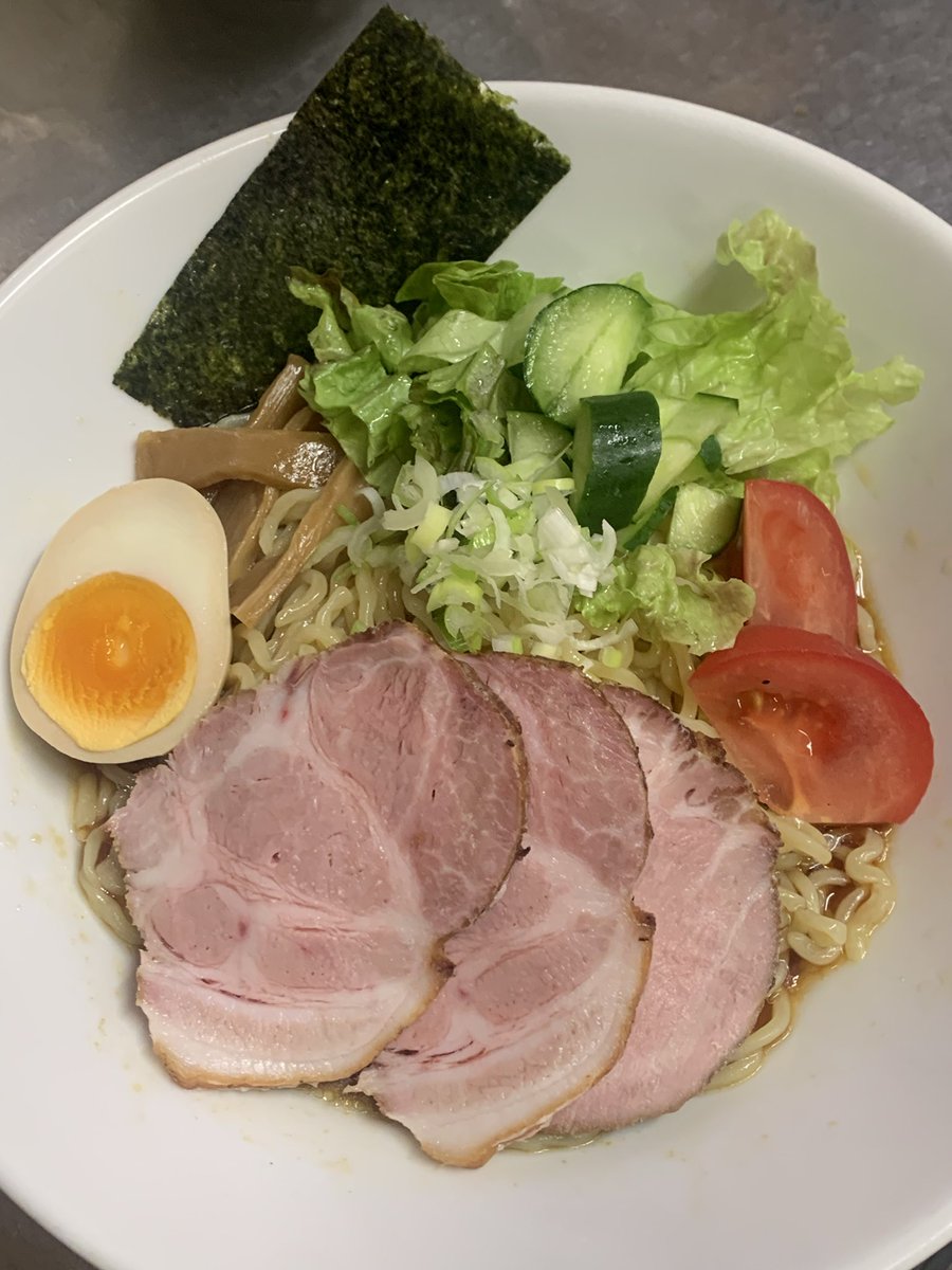 musanjin's tweet photo. 本日は昼、夜営業です。
炭火焼きチャシュー冷やし中華大好評です。 https://t.co/XSU3MRqIq8