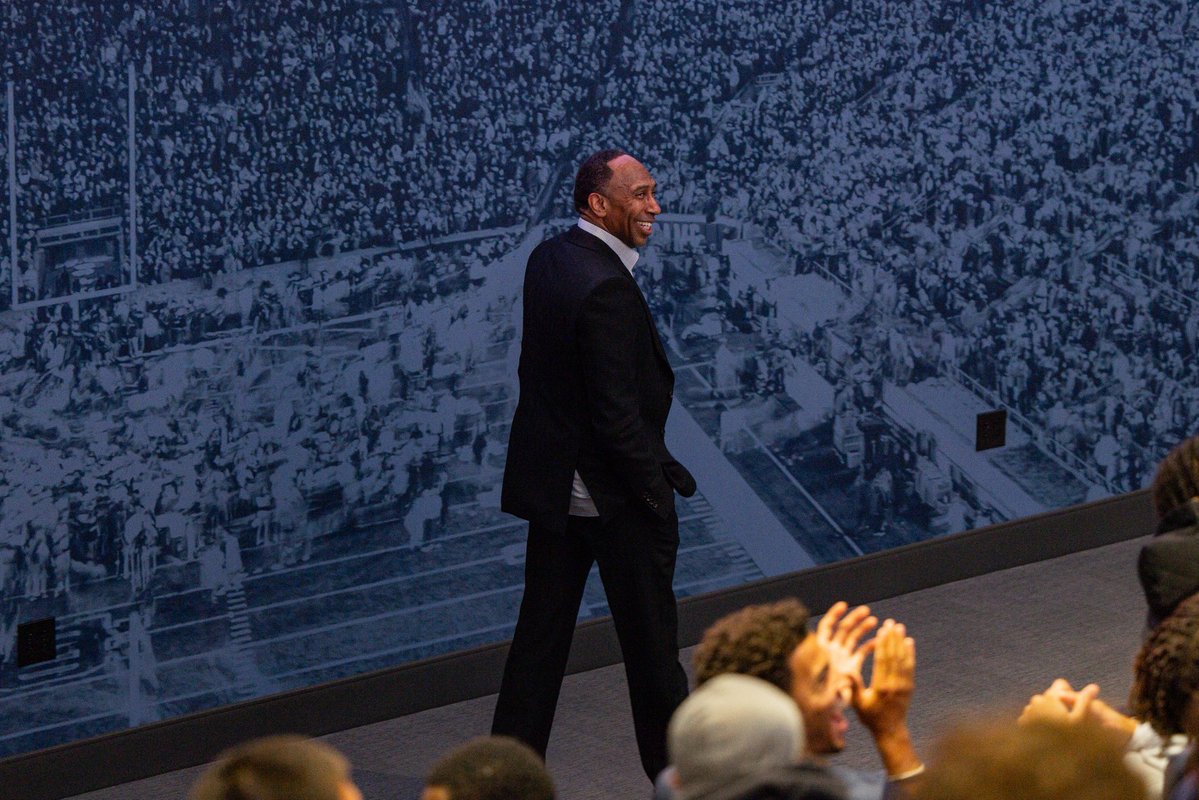 NDFootball's tweet photo. Grateful to Stephen A. Smith for talking to the team tonight!

#GoIrish☘️ | @stephenasmith https://t.co/F39vabf8U7