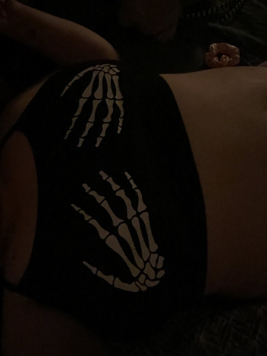 privatebliss1's tweet photo. what a handful https://t.co/BEXAtr4dH2