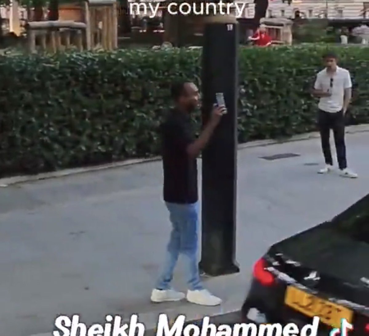 OKZHH's tweet photo. @Omran_alhayyas 🤣🤣🤣😭 ياخي مافي اغبى منكم هذا شخص ثاني شف شعره طويل وهذا قصير فاضين لك حكومه لندن تمسك واحد عشان حاكمك https://t.co/LVpsI899Q0