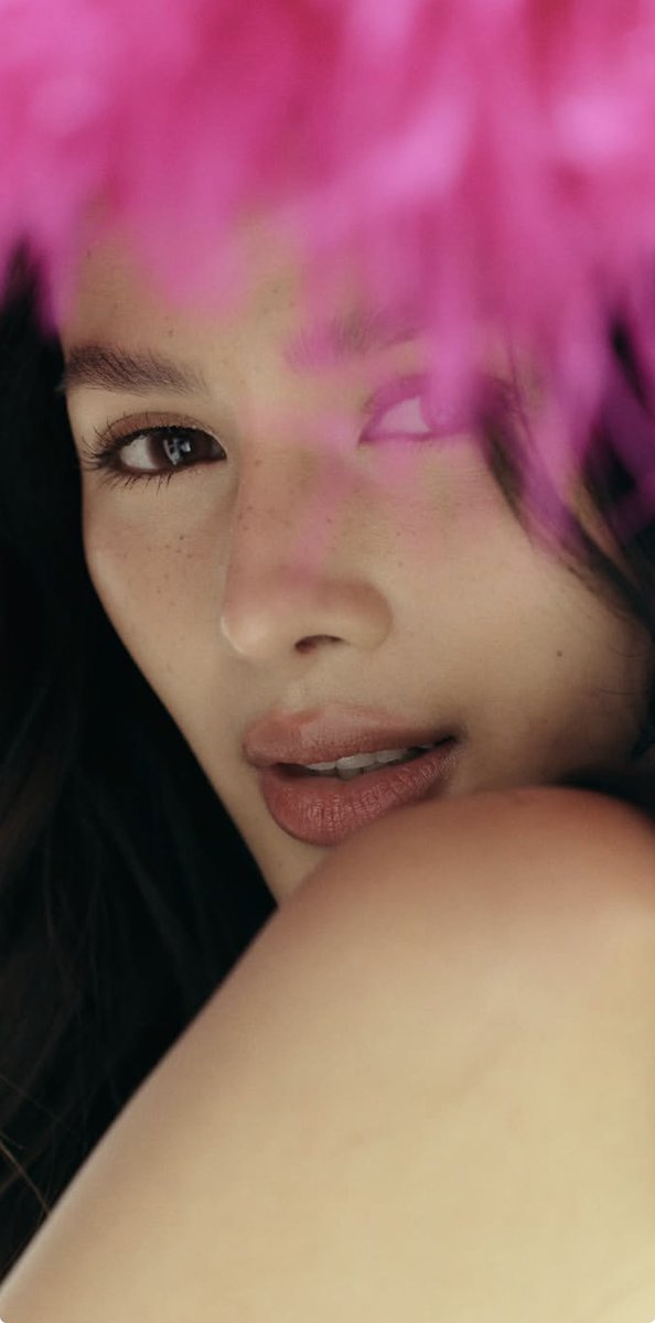 heyitsjgirly's tweet photo. Az’s beauty is beyond comparison. 

Zoomed in or zoomed out, she doesn’t need to dim another woman for her to stand out. Her beauty speaks for itself.

She radiates an elegance that doesn’t overshadow. The kind of beauty that makes the women around her look even more beautiful💖 https://t.co/1gCr16jGnE