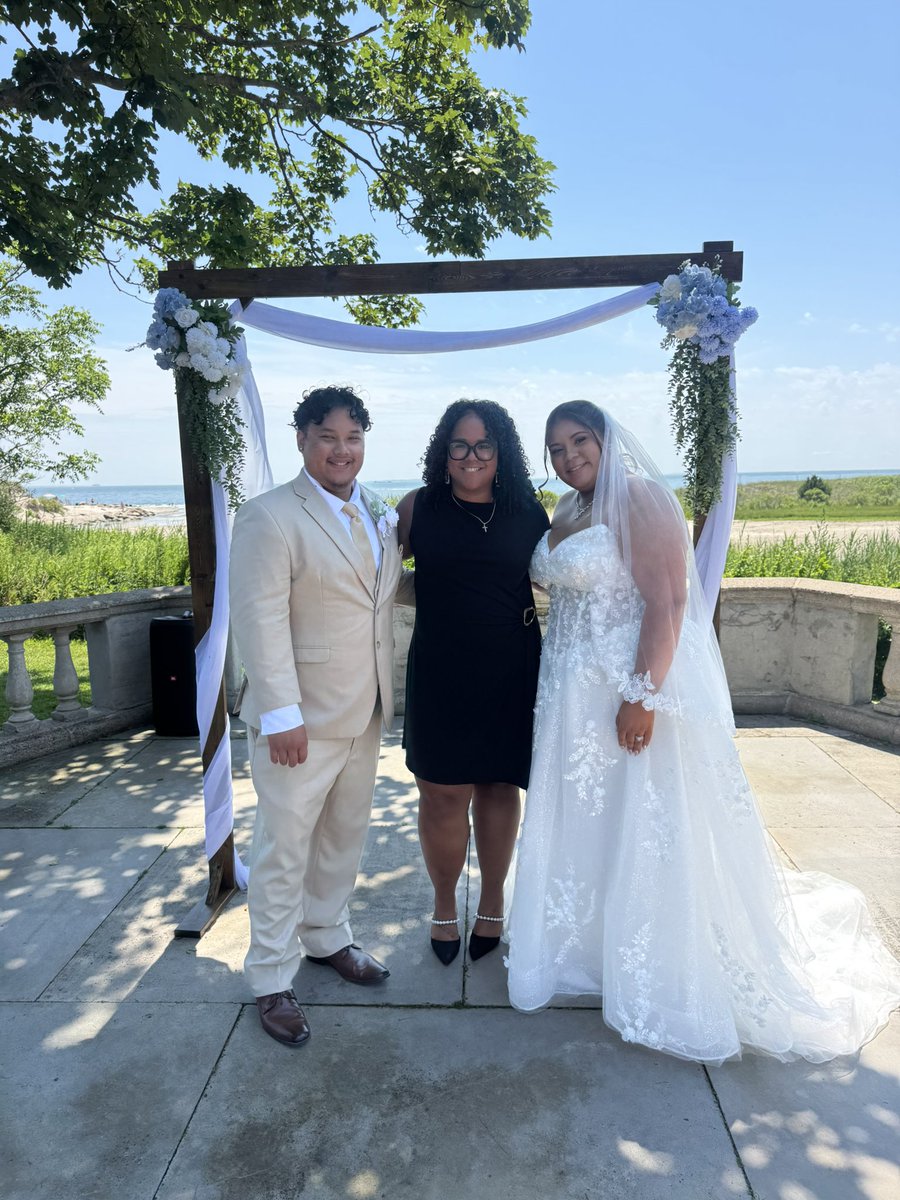 jesswthemess_'s tweet photo. As for me casually just serving weddings! 💍 https://t.co/o4pjVYG6dX