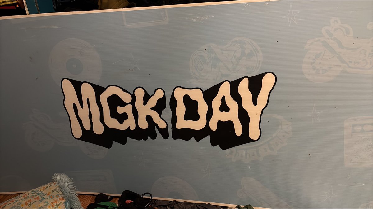 LincolnOffic's tweet photo. so my bf got us one of the big signs from the metal barricades at mgk day 🥰🫶🏻 #mgkday https://t.co/na91kR1IPk