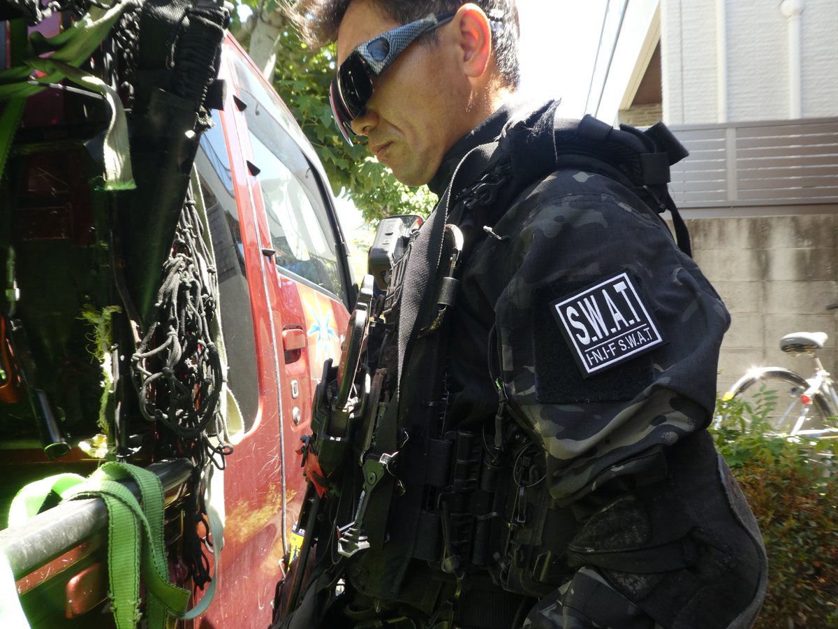 senteien's tweet photo. 両腕
ワッペン取り付け

制作
ロイヤルテーラーさん
@nFx3anrV4ystxZM

今年はやたら警察官と関わることが多く、
腕にもつけることにしました。

説明が面倒になってきたので、
開業届の控えも持ち歩ことにしました。

ビシッとしまった感じが良いし、ちゃんとS.W.A.Tチームと違うよと言う意味でI-N.I-FS.W.A.Tの名前も入れてもらいました。
これなら明確に違うことを示せて、米軍の方にも説明しやすいです^_^