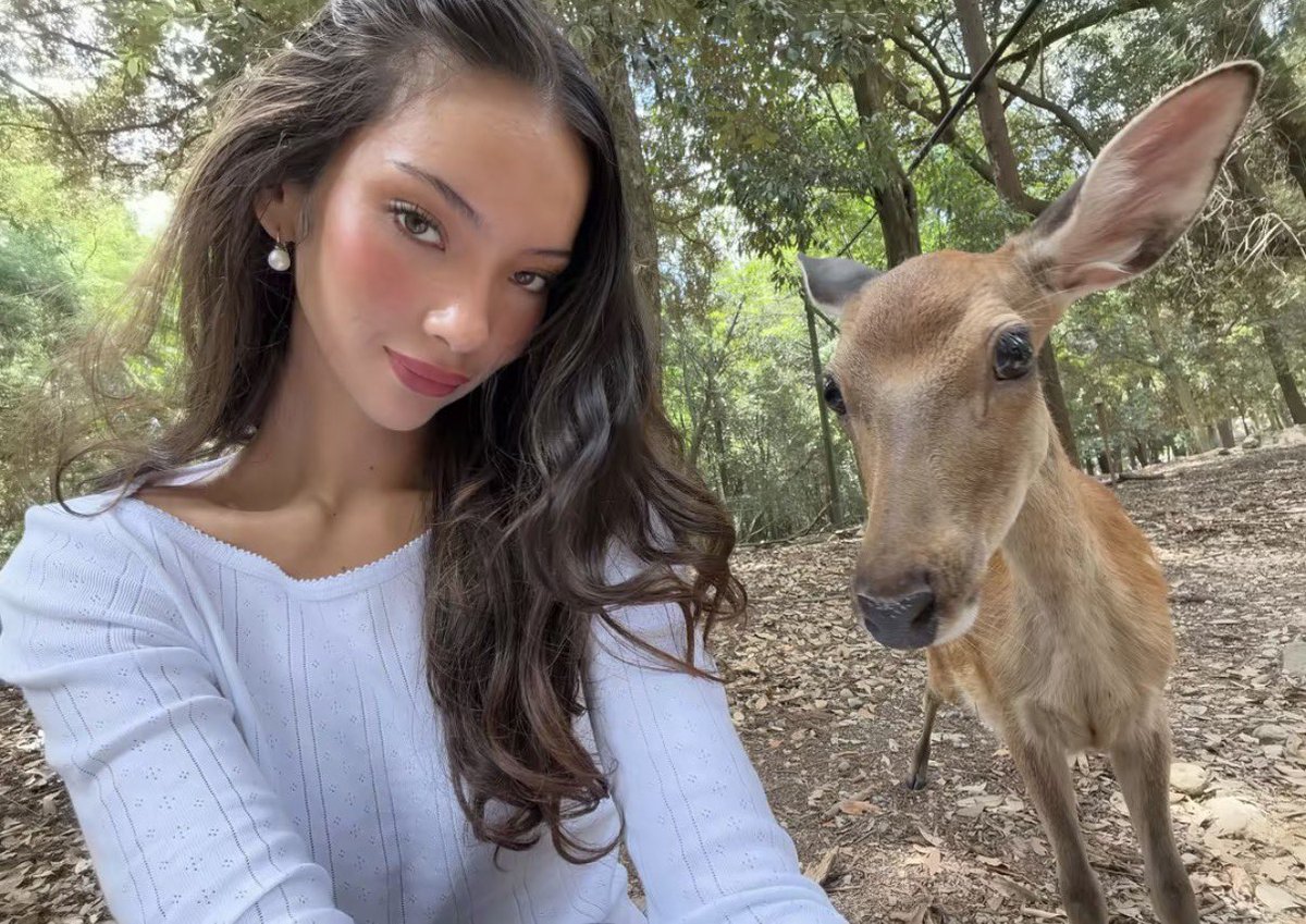 busylilybee's tweet photo. just a girl and her spirit animal 🦌 https://t.co/nJ7ROdVfco