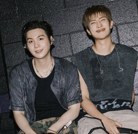 deepslowpanic's tweet photo. look how happy they are about ruining my life https://t.co/TwpmFkhjCD