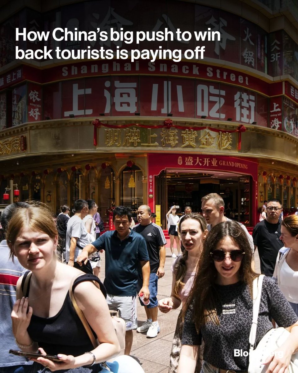 business's tweet photo. From "Chinamaxxing" to visa waivers: Why China's big bid to woo tourists is working https://t.co/h3hh8Wth2K

📷: Qilai Shen/Bloomberg https://t.co/Ssw97plmmb