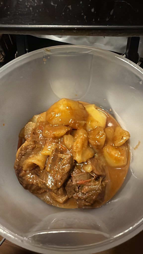 oggn15's tweet photo. 炖了两个半小时的香香番茄牛腩饭 
我的天  ��美味了  太成功了 https://t.co/oX83OScEyp