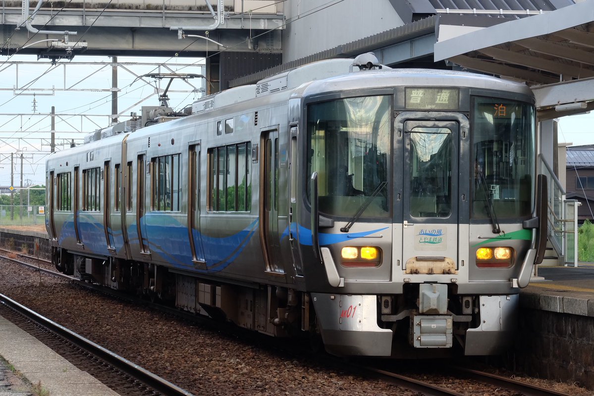 _Takeoji's tweet photo. あいの風とやま鉄道
529M 521系AK01
531M 521系AK22+AK05
朝に2本だけの呉羽駅発の普通列車。
2026.8.12 呉羽 https://t.co/NIOQU0EJ56
