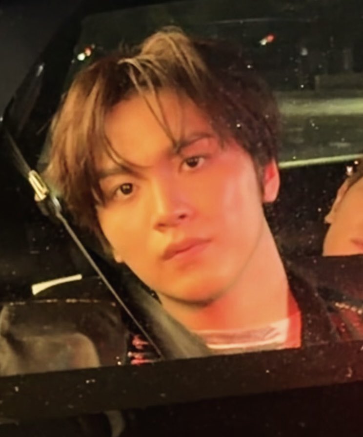 hae1ee's tweet photo. okay but how does he swap between cool and cute like this without even trying https://t.co/ozZP8S3GDS