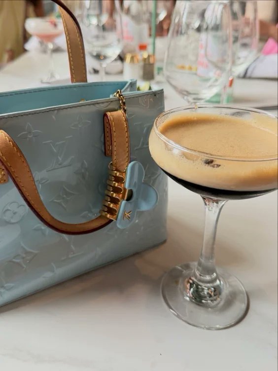 avaswallet_'s tweet photo. I just received Pay for my drinks 🎀🍸 from Anonymous via Throne. Thank you! https://t.co/9mKGHcRh4T #Wishlist #Throne https://t.co/42YMCC5qPM