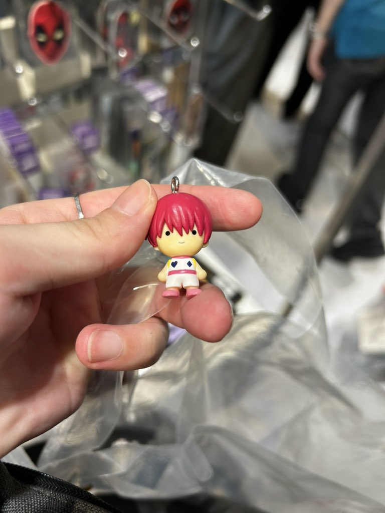 fragile_jirou's tweet photo. JR京都伊勢丹催事場10Fでヒソカのチャーム落とした方いませんか！！！！！！預かってます！！！！心当たある人はリプください！！！！！推し買いにきて推し失くすの悲しすぎでしょ！！！！！
#JR京都伊勢丹
#ポップアップストア https://t.co/GI2haIGP84