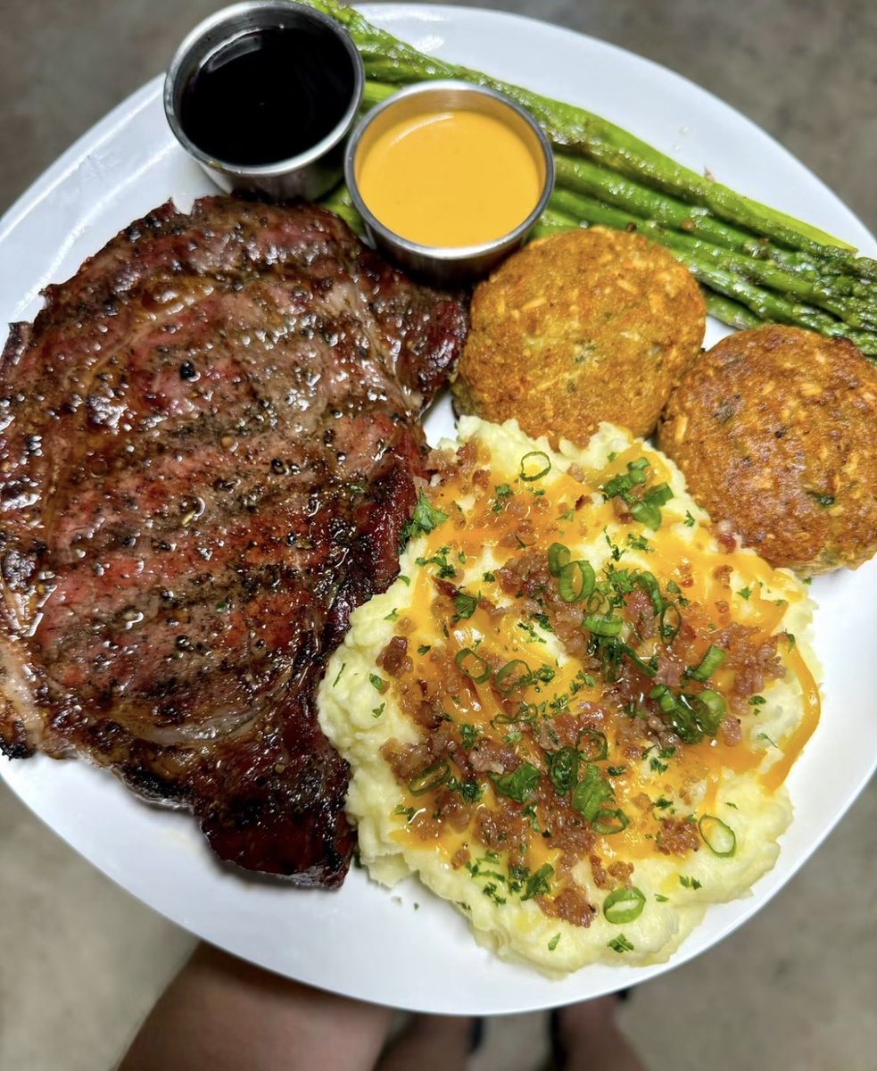 FoodPleaser's tweet photo. Steak Dinner 🥩 🍽️ https://t.co/aT4e7f5EWN