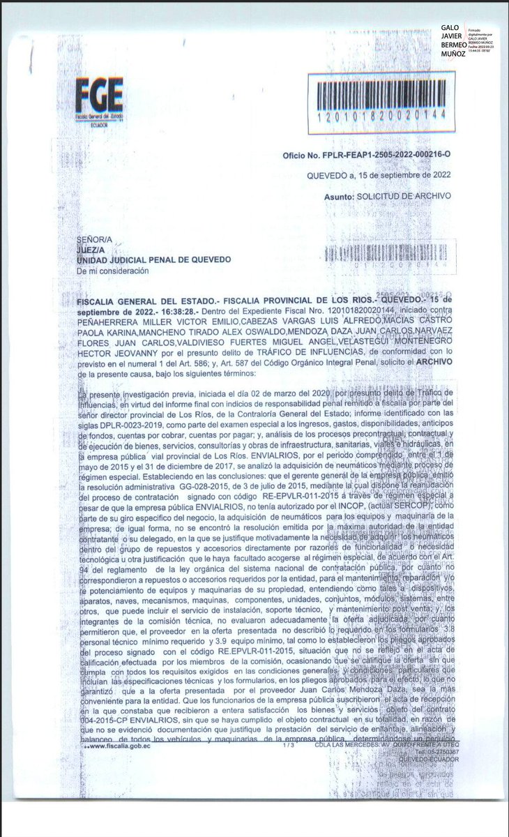 AndresDuranEc's tweet photo. ¡Me encantó este juego! Dame corroborando esto también. Es la denuncia contra tu amigo Juan Carlos Mendoza Daza. Y de paso estas fotos que sí son reales: El fideicomiso en Panamá, el contrato de La Posta y la foto con los narcos. Y todavía no saco lo de la Susi González 😉. Eso de hacer pasar a Christian Mendoza por Boscán fue excelso 😅. ¿Pensaste que me comí ese cuento de ex colaborador de La Posta?
PD: Al parecer tienes buena relación con Montalvan porque eliminó la foto que trucaste pero ahí la tienes.