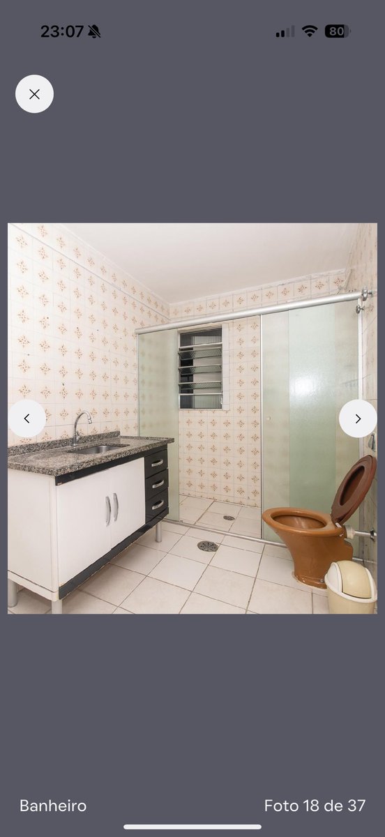 heytandy's tweet photo. Liberou um apartamento pra alugar no meu predio e a pessoa quer 4 mil de aluguel num apartamento que tem uma pia de cozinha no banheiro https://t.co/GkND8JqXE3