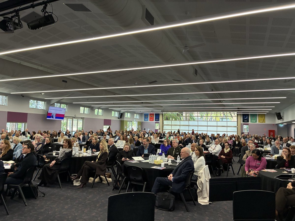 dizdarm's tweet photo. Embracing every student across our system. Great to connect with principals at the Metropolitan North Principals Conference - reaffirming our shared commitment to an outstanding, equitable public education system where every student thrives. #LoverWhereYouLearn https://t.co/MNe4tt2Mvs