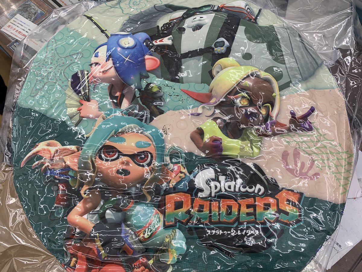 furu1_ichikawa2's tweet photo. こんにちは😃
Switch2専用ソフト「スプラトゥーンレイダース」新品在庫まだまだございます！
さらに、パッケージ版ご購入で古本市場限定特典マルチユースケースが、ソフト同梱版Switch2本体ご購入でクッションをお付けしております！
こちらは無くなり次第終了となります。
#スプラトゥーンレイダース https://t.co/q9swTDckH8