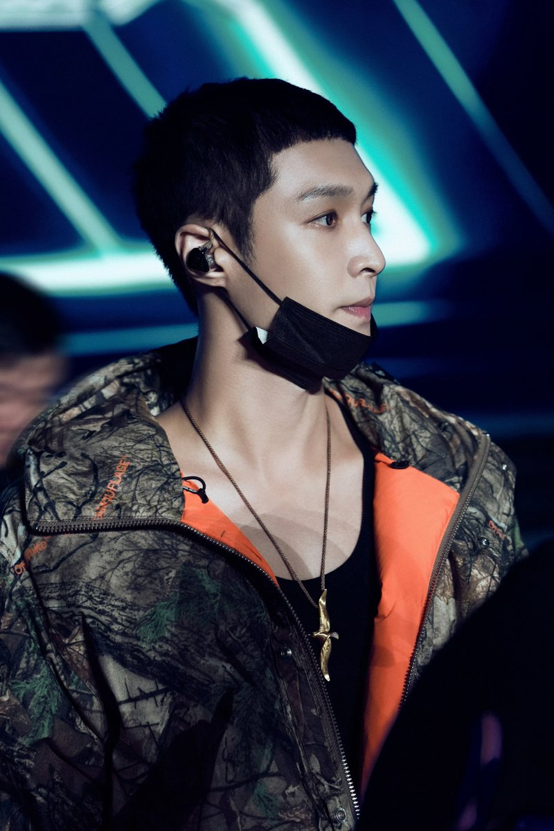 knockknock0408's tweet photo. LAY - 张艺兴工作室 weibo https://t.co/U91a030NSB