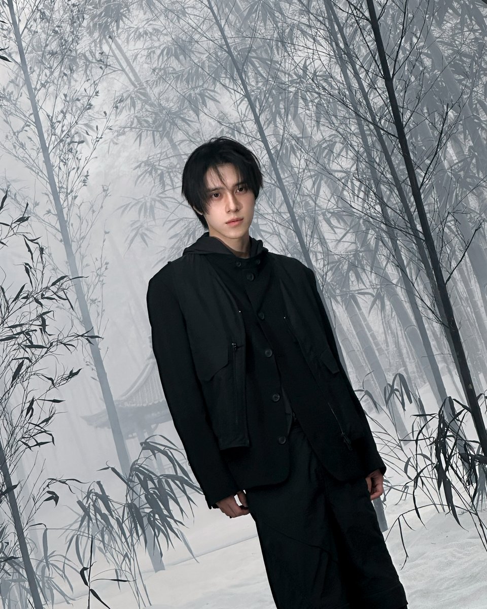 WayV_official's tweet photo. Peek-a-boo 👀

EVERYTHING, ALL AT ONCE, NEO
https://t.co/K8oziWjjLn 

#WayV #鸢 #HENDERY
#WayV_VisionWings
#NCT_10TH_ANNIVERSARY https://t.co/YKXIiv0pTF
