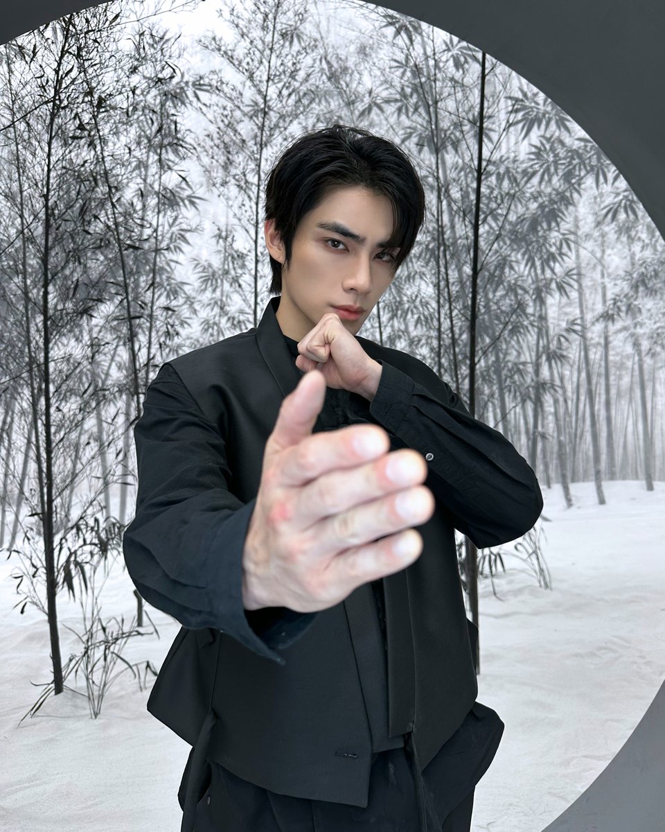 WayV_official's tweet photo. Try me 😏

EVERYTHING, ALL AT ONCE, NEO
https://t.co/K8oziWjjLn 

#WayV #鸢 #XIAOJUN
#WayV_VisionWings
#NCT_10TH_ANNIVERSARY https://t.co/5RXZJoJQIq