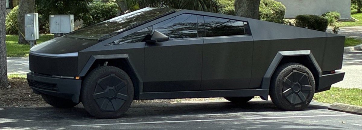 MeBeingMike's tweet photo. #Cybertruck owners: Which PPF Wrap/Finish would you do? #Tesla https://t.co/zUyaUZOIiu