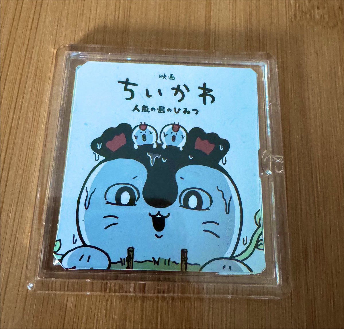 ebi_abo140's tweet photo. ちいかわの映画見てきて
セイレーンと人魚可愛すぎて推しになった…
タグが可愛すぎて捨てれなくてマグネットにした🥹
もっとグッズ出して〜！！！ https://t.co/oWUCJhrpfg