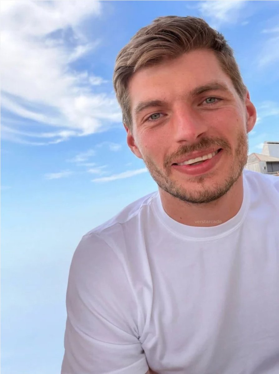 verstarcade's tweet photo. max verstappen in comporta ☀️🍻 

#maxverstappen #f1 https://t.co/TPSunrqouP