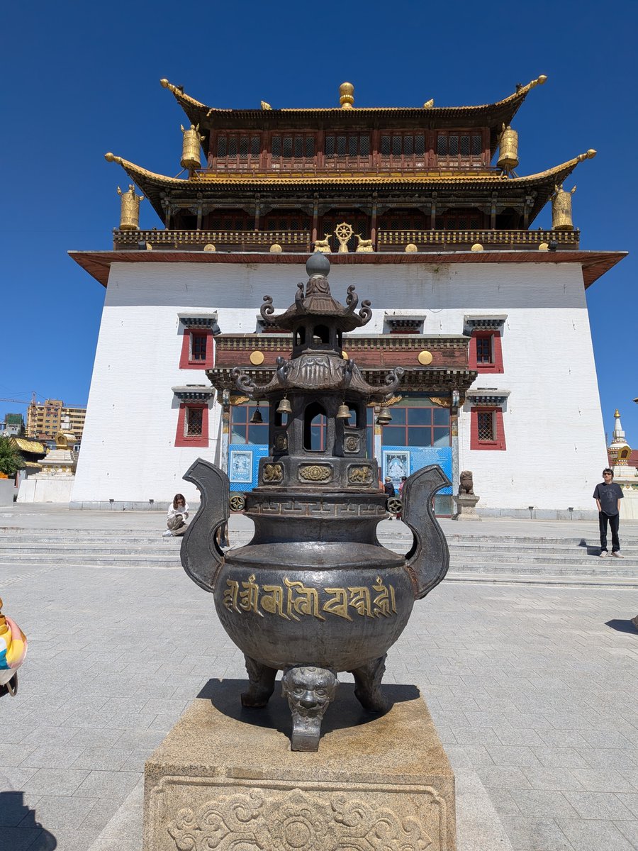Oharvest33's tweet photo. Gandan Monastery is a Buddhist religious building complex in Ulaanbaatar, Mongolia https://t.co/lvvsHhCdbE