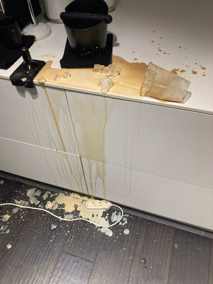 hollowhums's tweet photo. well.. that's one way a morning greet you, i supposed. https://t.co/h4mTKwPsZu
