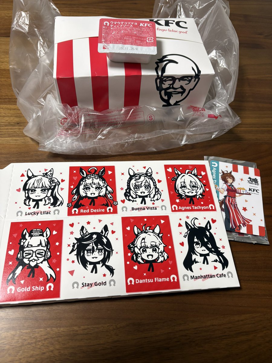 choirokoitiaWH's tweet photo. お昼ごはん　ウマ娘のウマウマケンタッキー
特典カードはタキオン
行った店舗は外箱もグッズ扱いで別の袋に用意してくれてた https://t.co/TCeJBNscOm