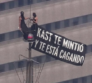 espartiata369's tweet photo. EN 5 MESES KAST NO HA ECHADO NINGÚN VENEZOLANO, Y DIJO QUE IBA A ECHAR 330.000.
QUE MANERA DE AGARRAR PARA EL WUEVEO A LOS TARADOS QUE VOTARON POR ÉL. https://t.co/3Qm1bpNeC9