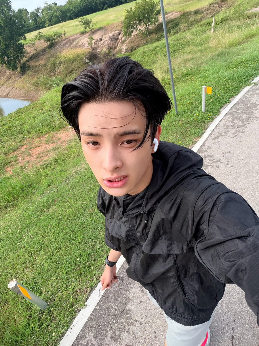 khunppol's tweet photo. ตื้นเช้ามาวิ่งคับ
#KHUNPOL https://t.co/AD22wr9TzZ