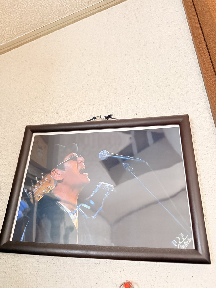 mumsa1's tweet photo. 漣さん
8/11 Nakama to meeting vol5で
#草なぎ剛　くんのギター　本当に素晴らしかったですよ！　弾き語りや　#稲垣吾郎　ちゃんとのデュエット最高でした　お見送りで『ギター良かったよ！』と剛くんに声掛けてたら『ありがとう！！』と目を見ながら笑顔で答えてくれましたよー　これからもずっと漣さんを想って剛くんの活躍応援してます
#大杉漣　
#新しい地図