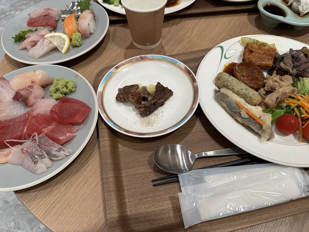 sudatiRI's tweet photo. 久々にホテル泊まった🏨
朝夕付いてお盆で16000円はかなり安い気がする https://t.co/2ugJDKFxFM
