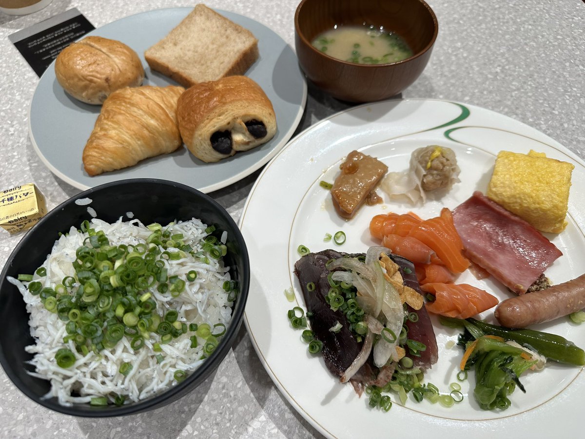sudatiRI's tweet photo. 久々にホテル泊まった🏨
朝夕付いてお盆で16000円はかなり安い気がする https://t.co/2ugJDKFxFM