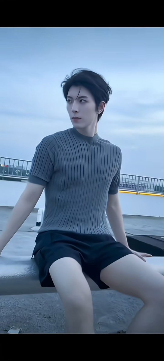 RaPuka98's tweet photo. Of course if these shots got printed on the magazine Qiu would have outshined evryone &amp; how can those sisters let it happen and yet they want views so what's better than record QiuQiu's shoot in their low quality shaky video style vlogs and keep the claim! Always plays the trick! https://t.co/kK0IY5BiI1