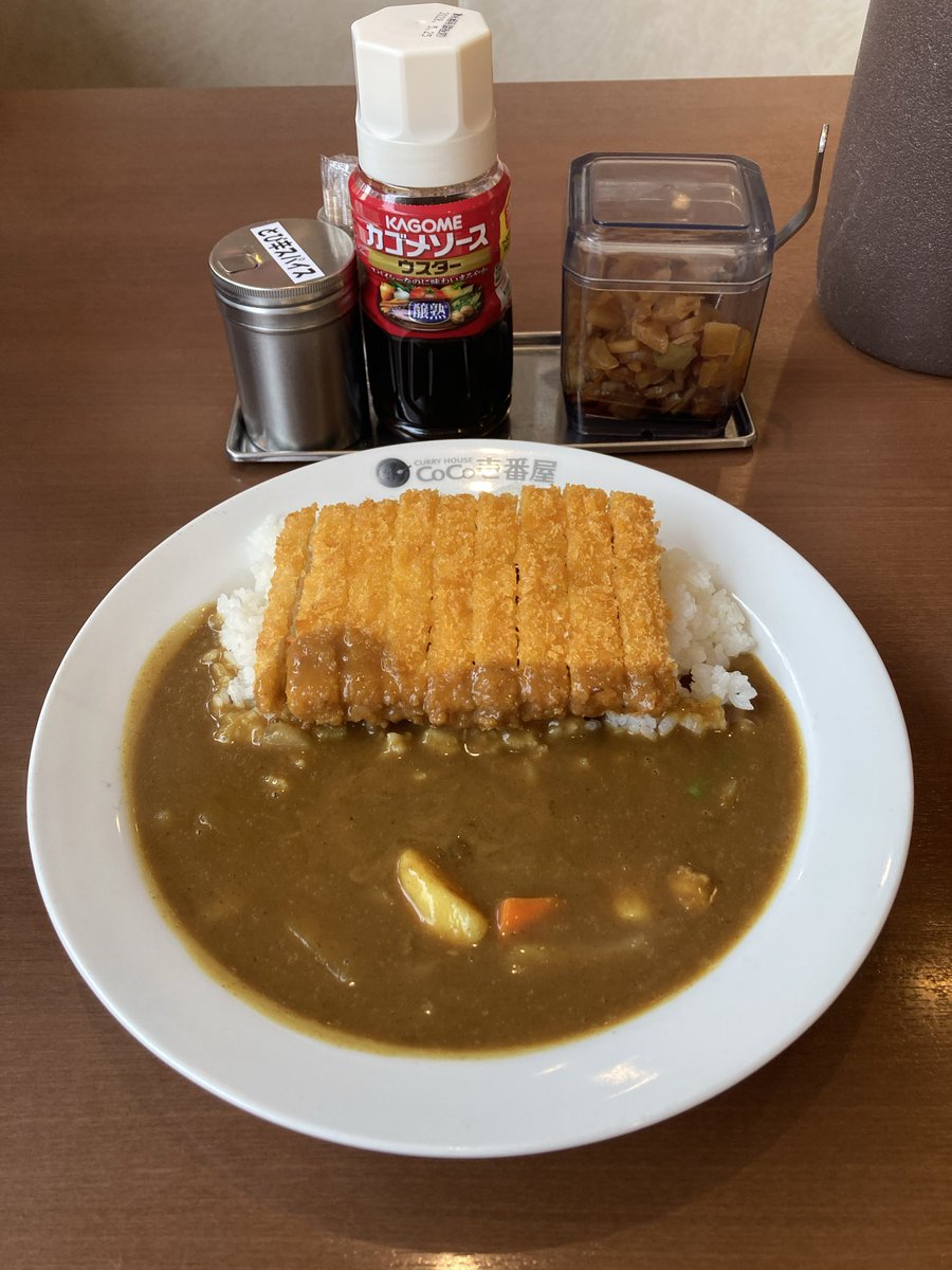 guutarayaro's tweet photo. 仕事帰りに
高級カレー店壱番屋に
優待握りしめてIN
中田舎の幹線通り沿い
まだ11時なのに
既客単独男性10人ぐらい
結構繁盛してる https://t.co/H9d1Ahmi1H
